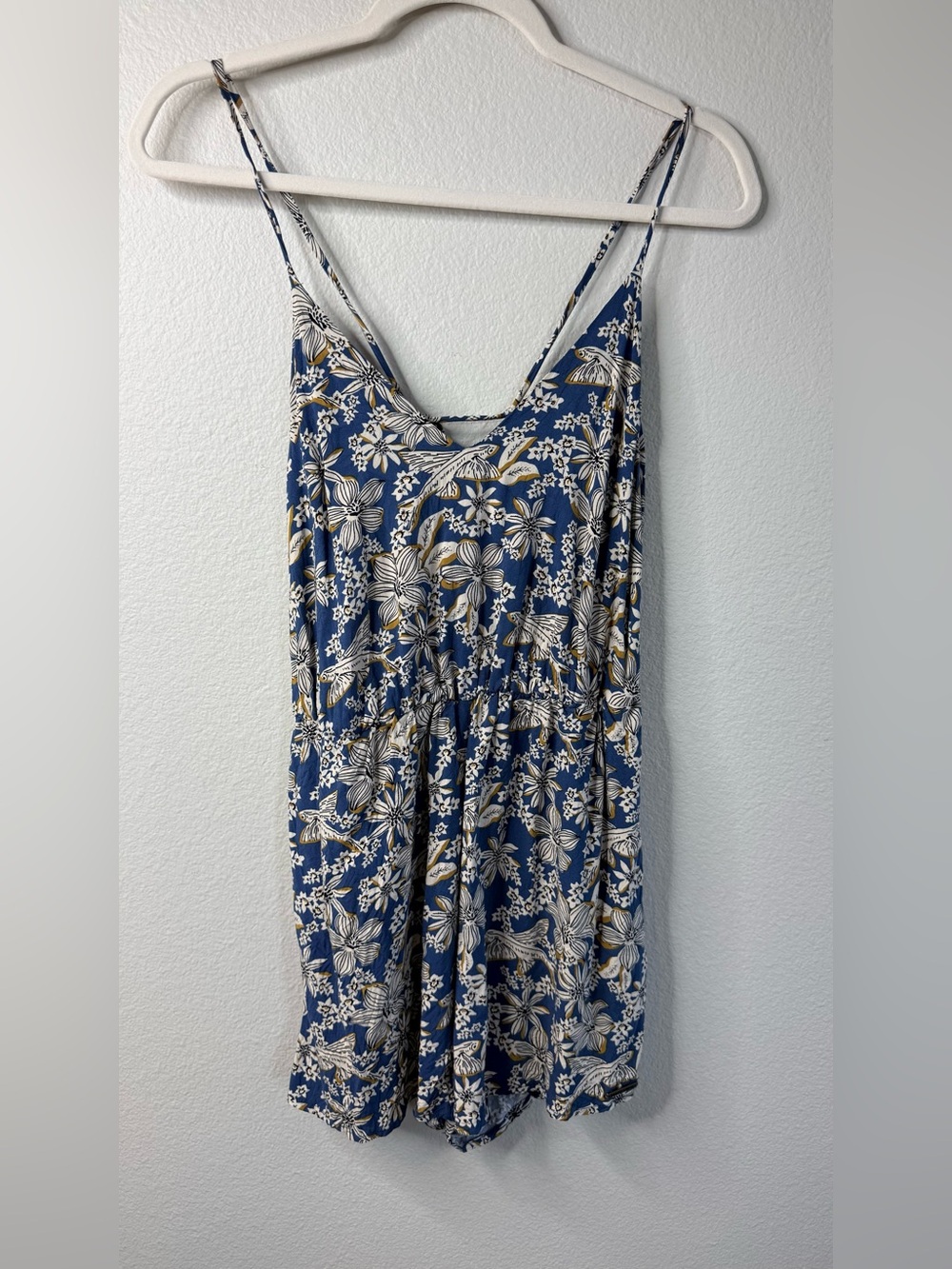 Salty Crew M Floral Romper Blue Viscose Tie Back Coastal Beach Surf Vacation